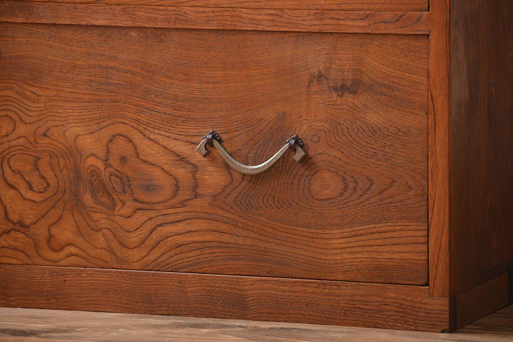 アンティーク家具　前面欅材のシンプルな時代箪笥ローボード(1)