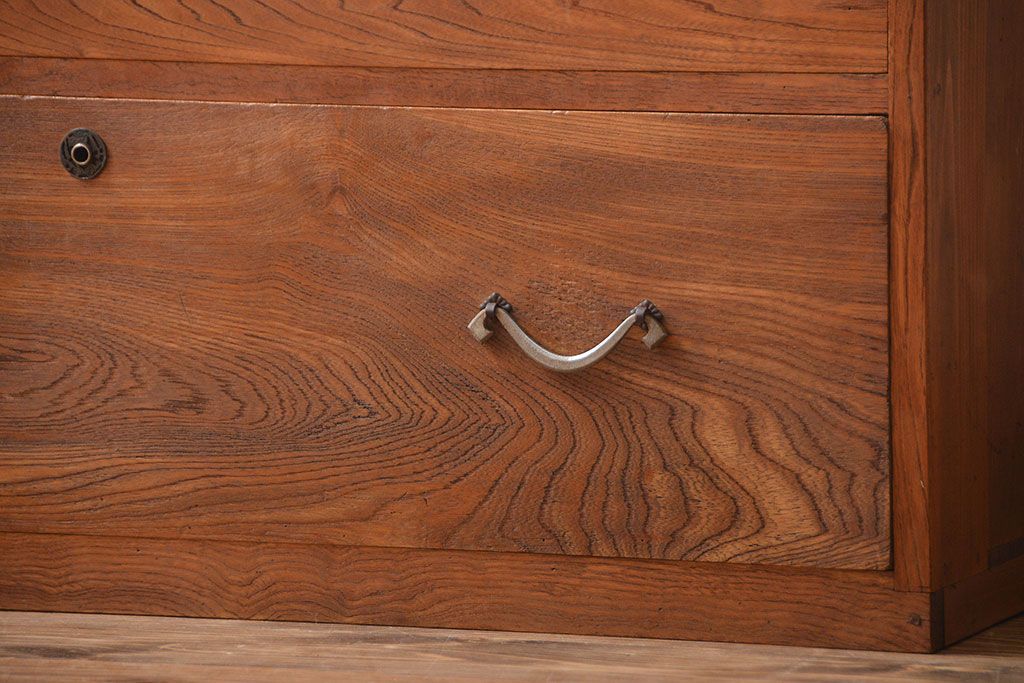 アンティーク家具　前面欅材のシンプルな時代箪笥ローボード(2)