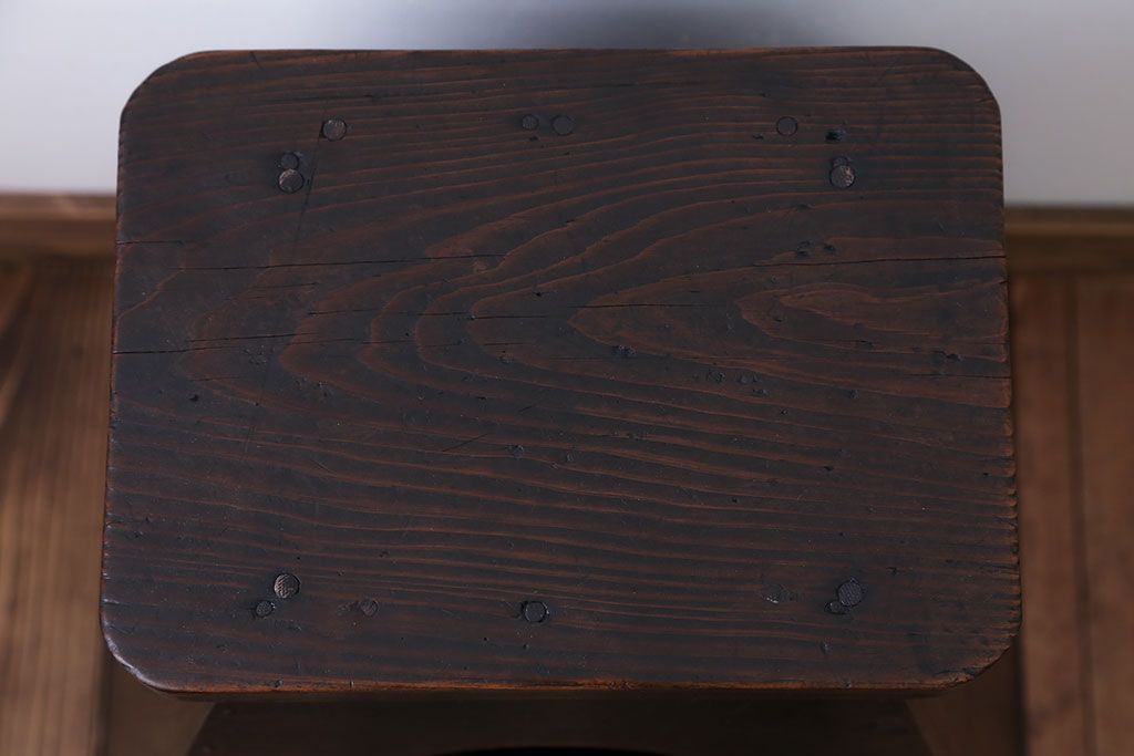 アンティーク雑貨　アンティーク　古い木製踏み台(1)
