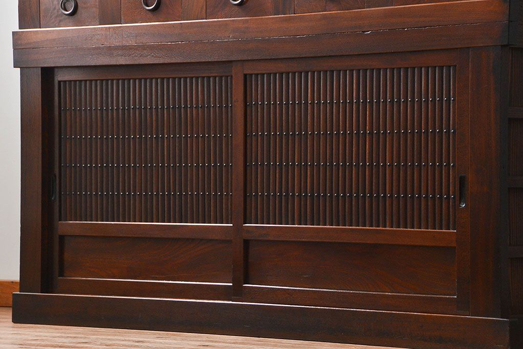 アンティーク家具　古民具・骨董 前面総欅材!上質な近江水屋箪笥(収納棚、食器棚)