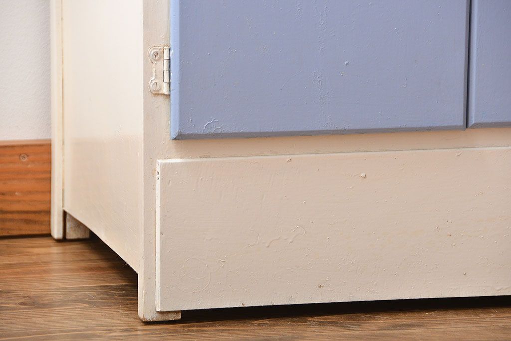 ヴィンテージ家具　イギリスビンテージ　レトロでかわいいキャビネット