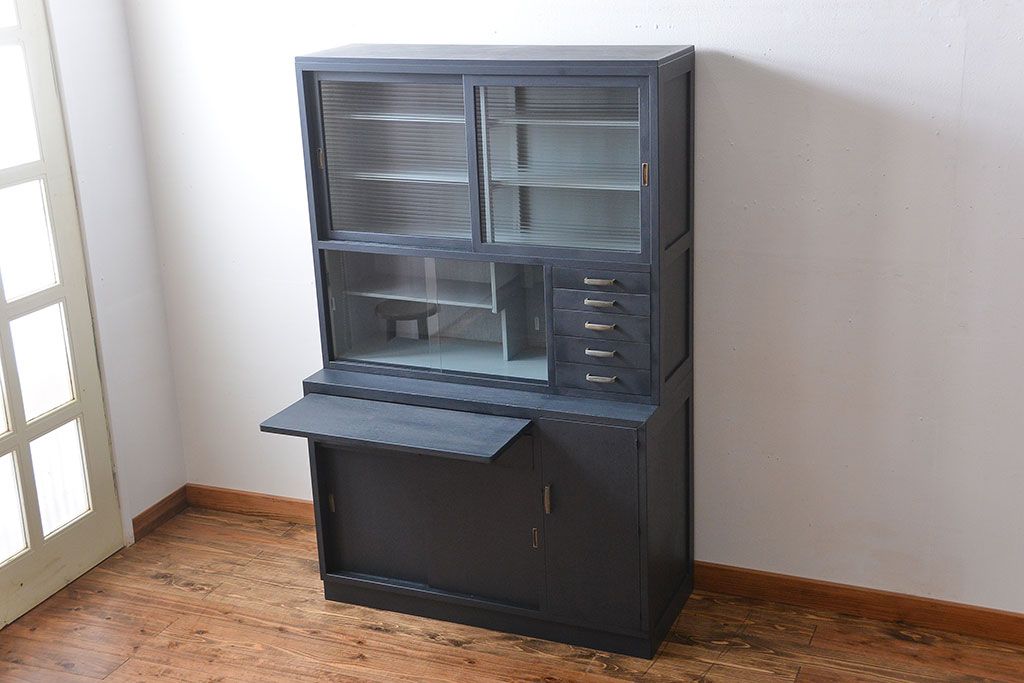 レトロ家具　アンティーク　レトロなペイントカップボード