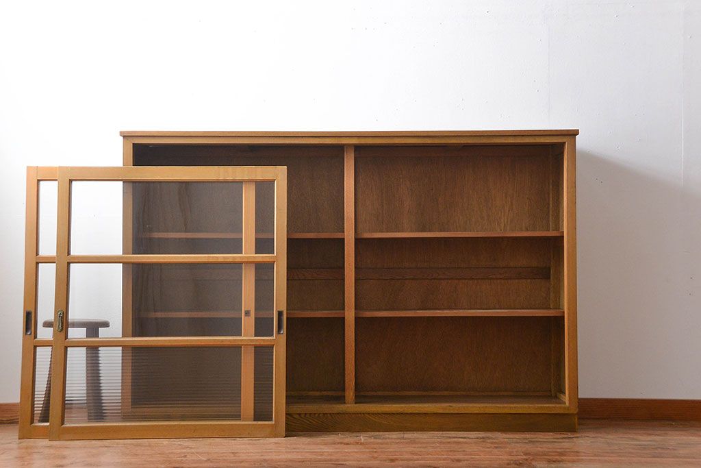 レトロ家具 昭和レトロ 古い木のガラス引き戸収納棚 | ラフジュ工房