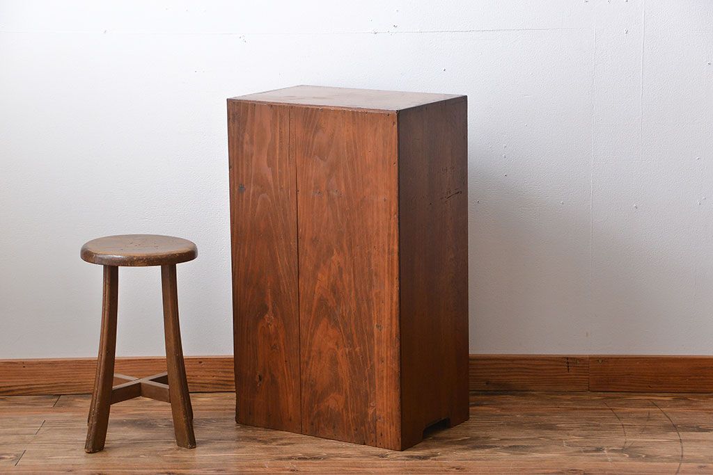 アンティーク家具　アンティーク　三方ナラ材の高級小引き出し