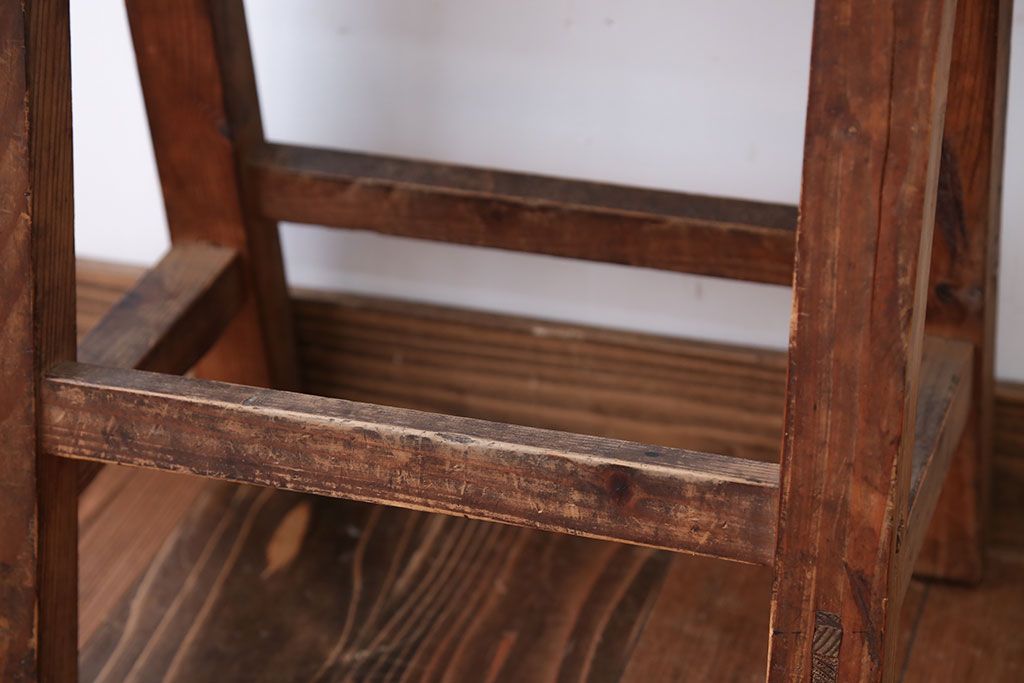 アンティーク家具　アンティーク　古い木のスツール(踏み台)