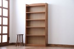 レトロ家具　アンティーク　古い木製のレトロな本棚