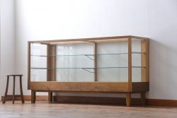 アンティーク家具　アンティーク　古いナラ材の大きな脚付きガラスケース(1)