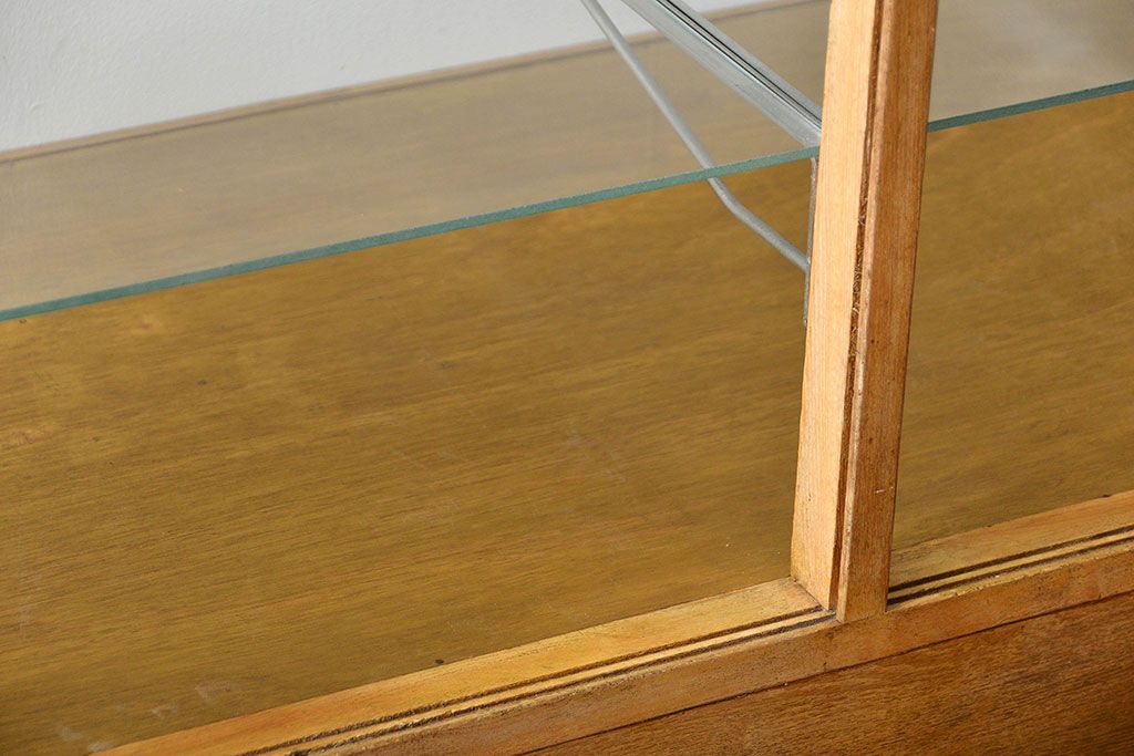アンティーク家具　アンティーク　古いナラ材の大きな脚付きガラスケース(2)