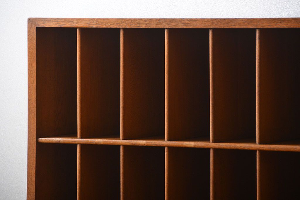 アンティーク家具　イギリスアンティーク　書類棚付き!オーク材の高級16杯引き出し