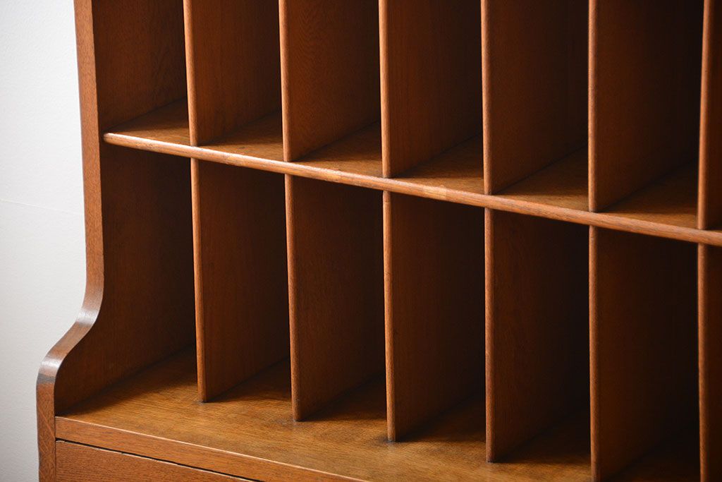 アンティーク家具　イギリスアンティーク　書類棚付き!オーク材の高級16杯引き出し