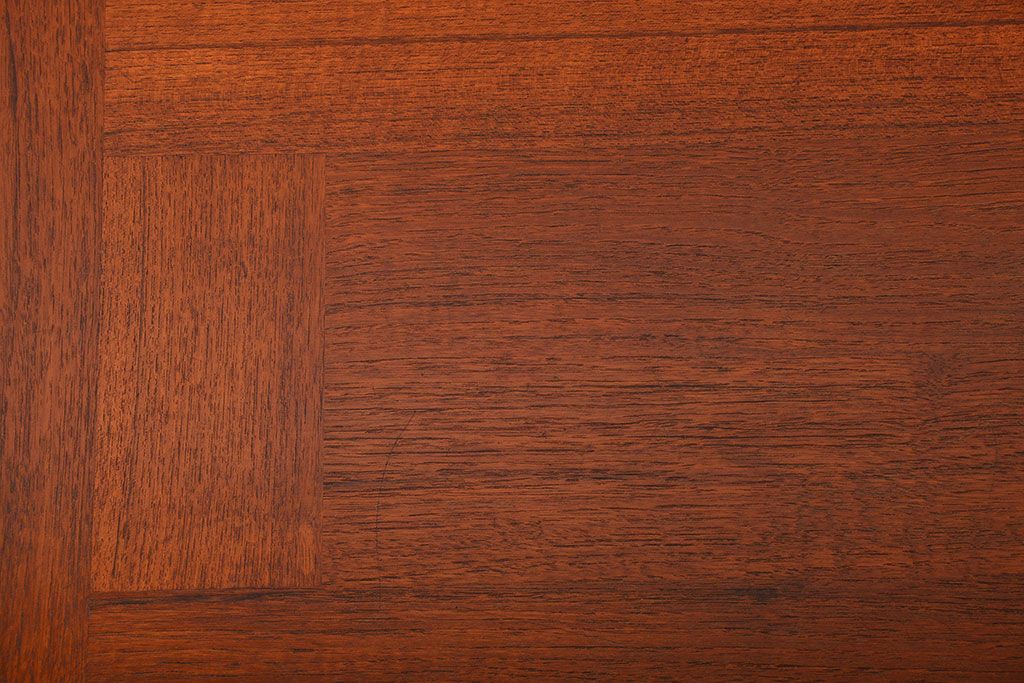 ヴィンテージ家具　北欧ビンテージ デンマーク製　Vejle Stole & Mobelfabrik社 古いチーク材のシンプルなセンターテーブル