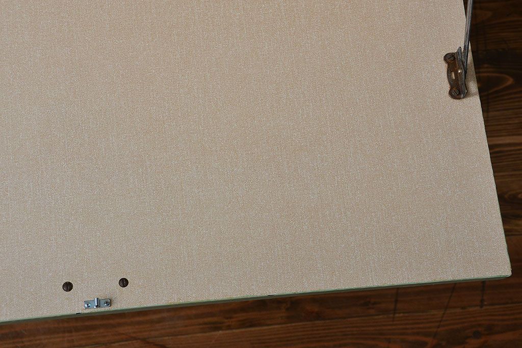 ヴィンテージ家具　イギリスビンテージ　メルヘンチックなかわいいキッチンキャビネット