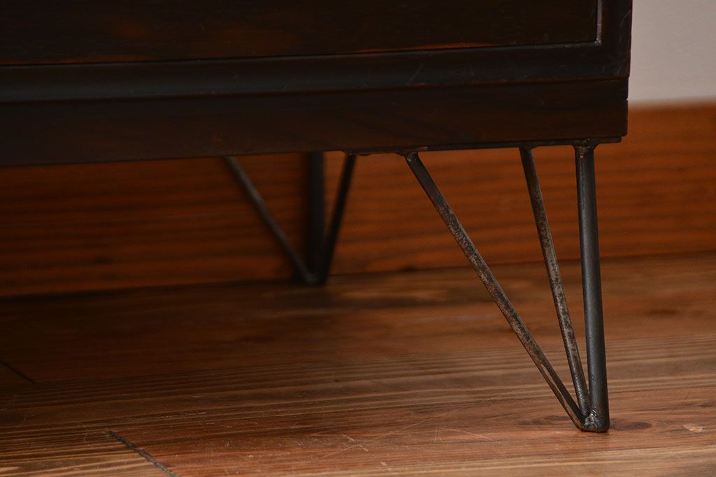 アンティーク家具　アンティーク　前面黒檀材!鉄脚付きローチェスト