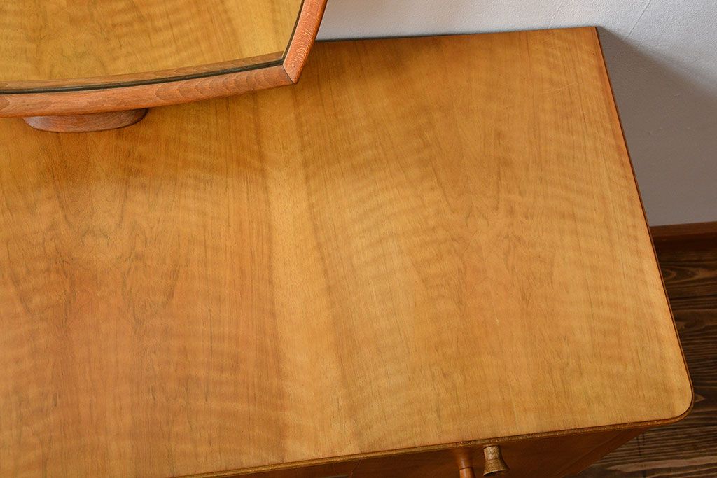 ヴィンテージ家具　北欧ビンテージ　GORDON RUSSELL　シンプルでおしゃれなドレッサー