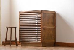 レトロ家具　昭和レトロ　ネームプレート付き!古い文房具店の木製引き出し