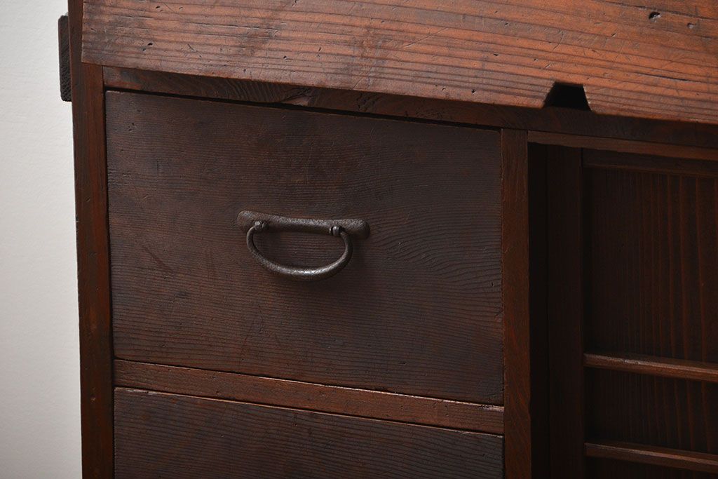 アンティーク家具　和製アンティーク　引き戸・引き出し付き!変わり型木製パタパタ下駄箱