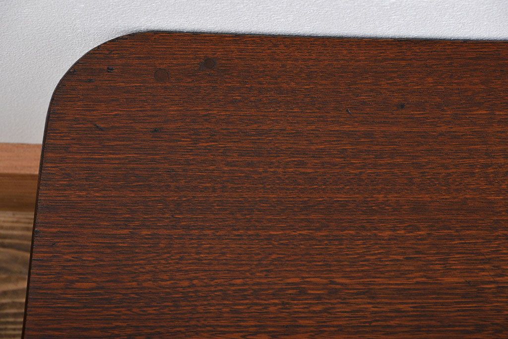 レトロ家具　昭和レトロ　脚のデザインがおしゃれな角ちゃぶ台