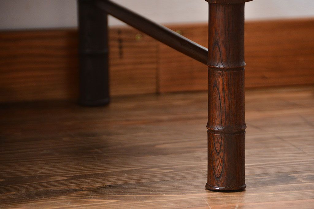レトロ家具　昭和レトロ　脚のデザインがおしゃれな角ちゃぶ台