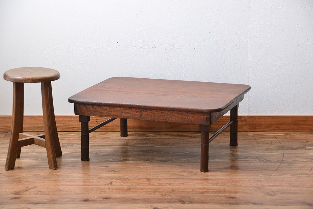 レトロ家具　昭和レトロ　脚のデザインがおしゃれな角ちゃぶ台