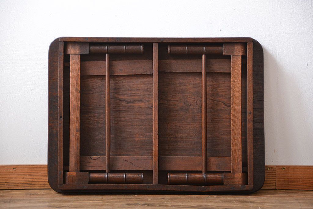 レトロ家具　昭和レトロ　脚のデザインがおしゃれな角ちゃぶ台