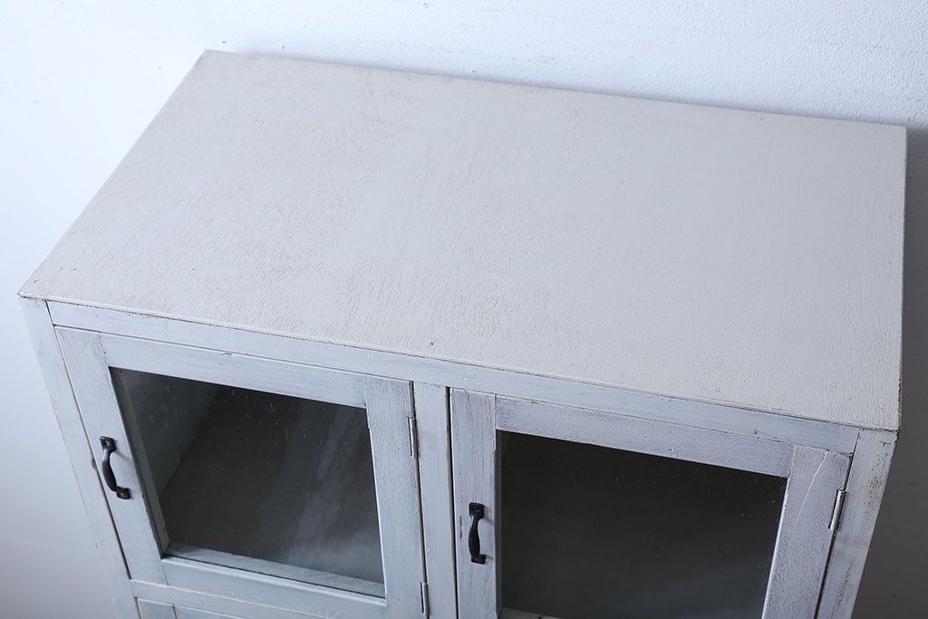 アンティーク家具　アンティークペイント　気泡ガラス入り!縦型マス目収納棚(ロッカー)