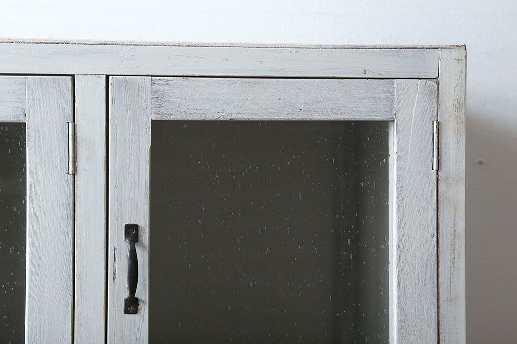 アンティーク家具　アンティークペイント　気泡ガラス入り!縦型マス目収納棚(ロッカー)