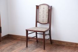 レトロ家具　イギリスアンティーク　レトロなファブリックがかわいい小ぶりなチェア(1)