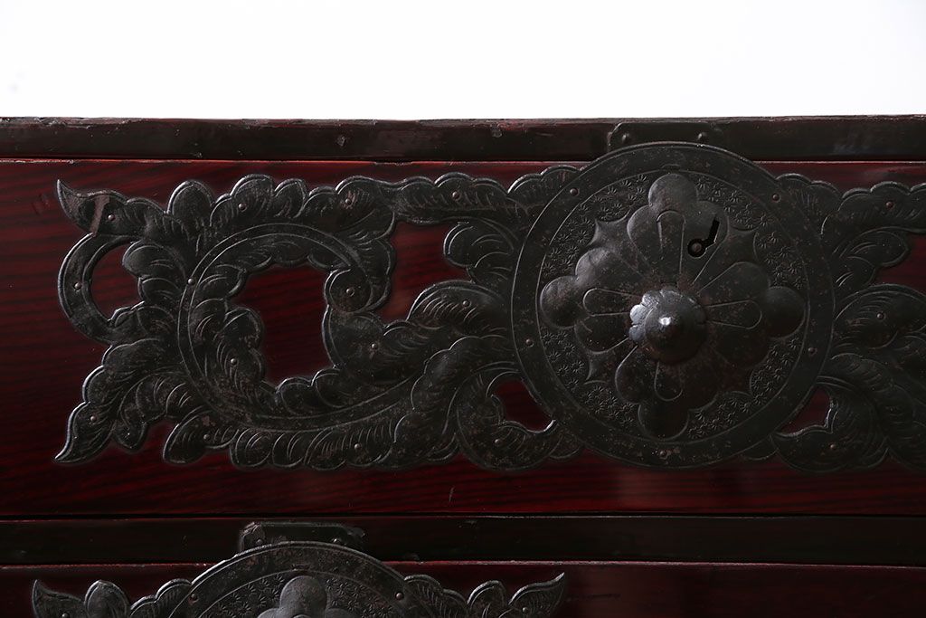 アンティーク家具　古民具・骨董　前面欅材!美しい金具の仙台箪笥