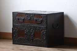 工芸品 手打ち金具 総欅材の佐渡船箪笥(定価139万円)(帳箱、舟箪笥)