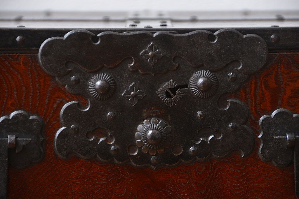 工芸品 手打ち金具 総欅材の佐渡船箪笥(定価139万円)(帳箱、舟箪笥)
