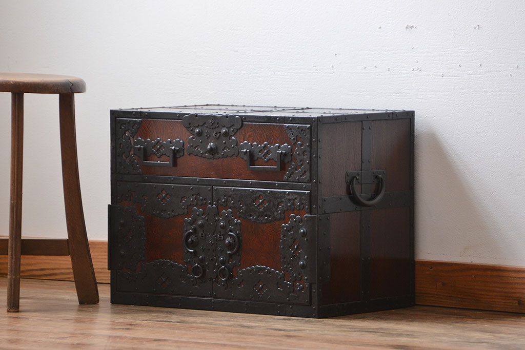 工芸品 手打ち金具 総欅材の佐渡船箪笥(定価139万円)(帳箱、舟箪笥)