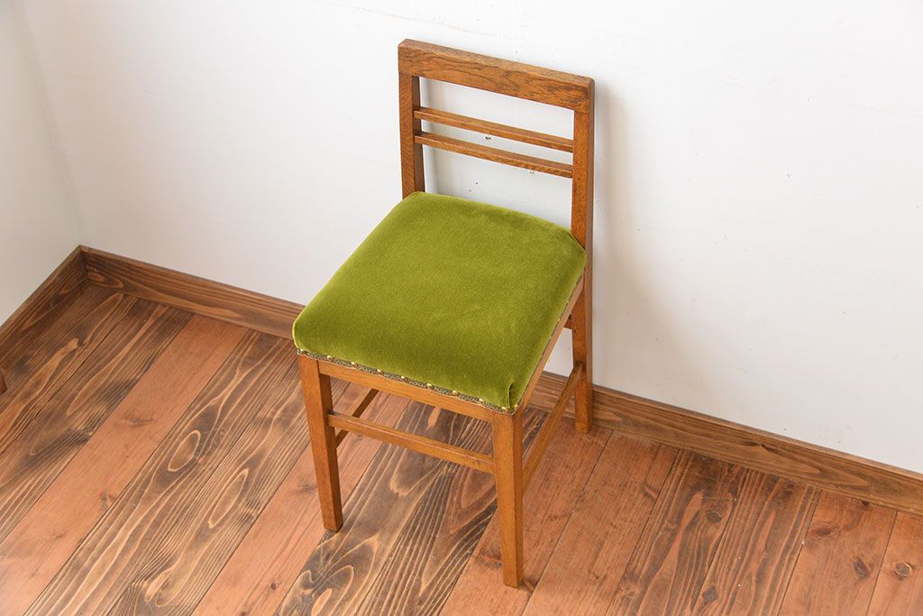 レトロ家具　昭和レトロ　古いナラ材の小さなかわいいチェア