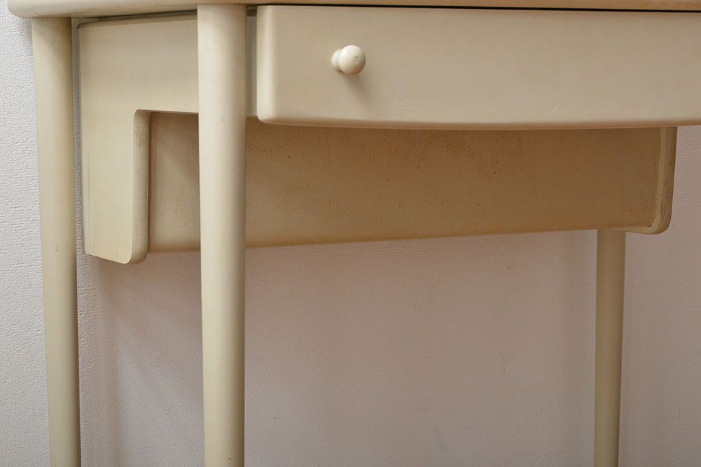 ヴィンテージ家具　北欧ビンテージ　フィンランドASKO製　 シンプルでかわいいドレッサー