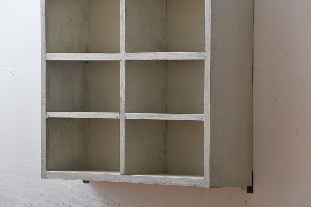 アンティーク家具　アンティークペイント　シンプルでおしゃれな壁掛け飾り棚