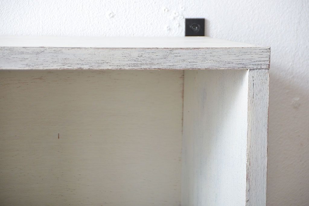 アンティーク家具　アンティークペイント　シンプルでおしゃれな壁掛け飾り棚