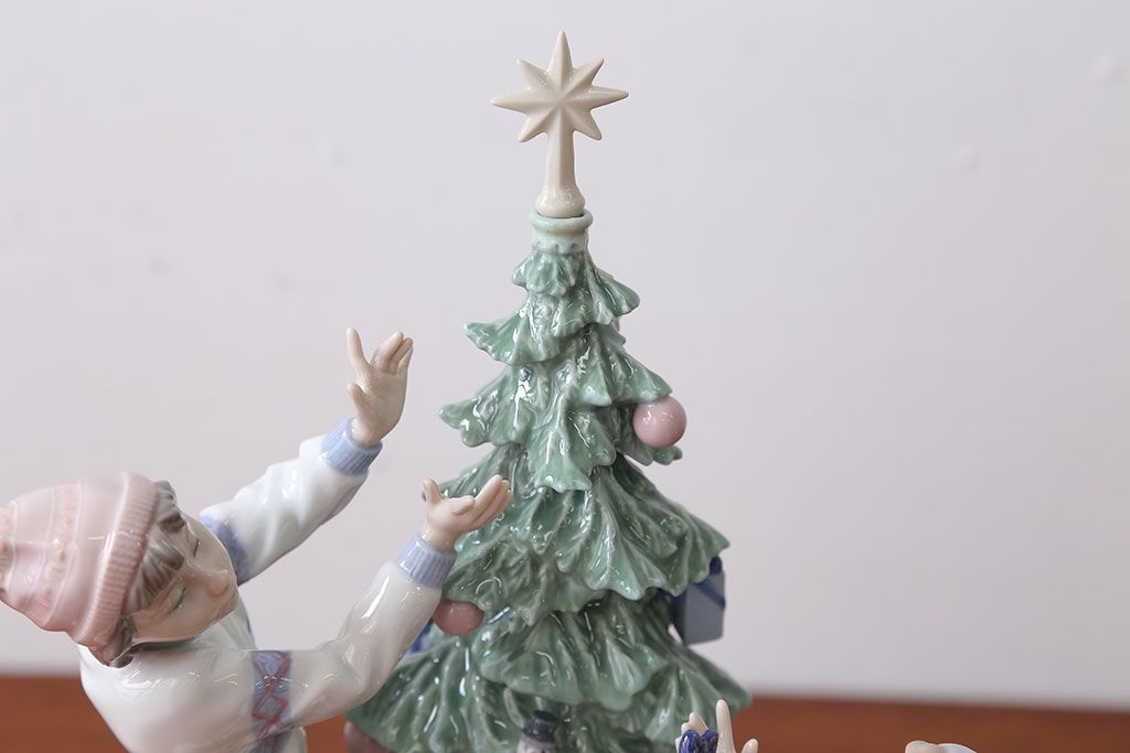 アンティーク雑貨　美品・リヤドロ(LLADRO)クリスマスツリーを飾ろう・箱付き(定価約15万円)