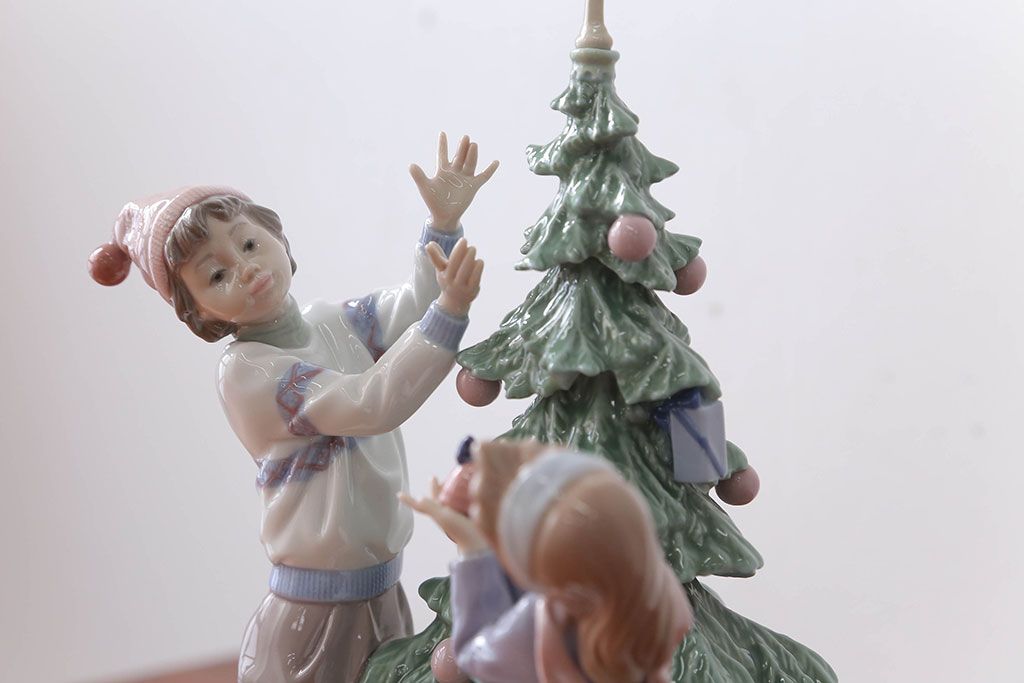アンティーク雑貨　美品・リヤドロ(LLADRO)クリスマスツリーを飾ろう・箱付き(定価約15万円)
