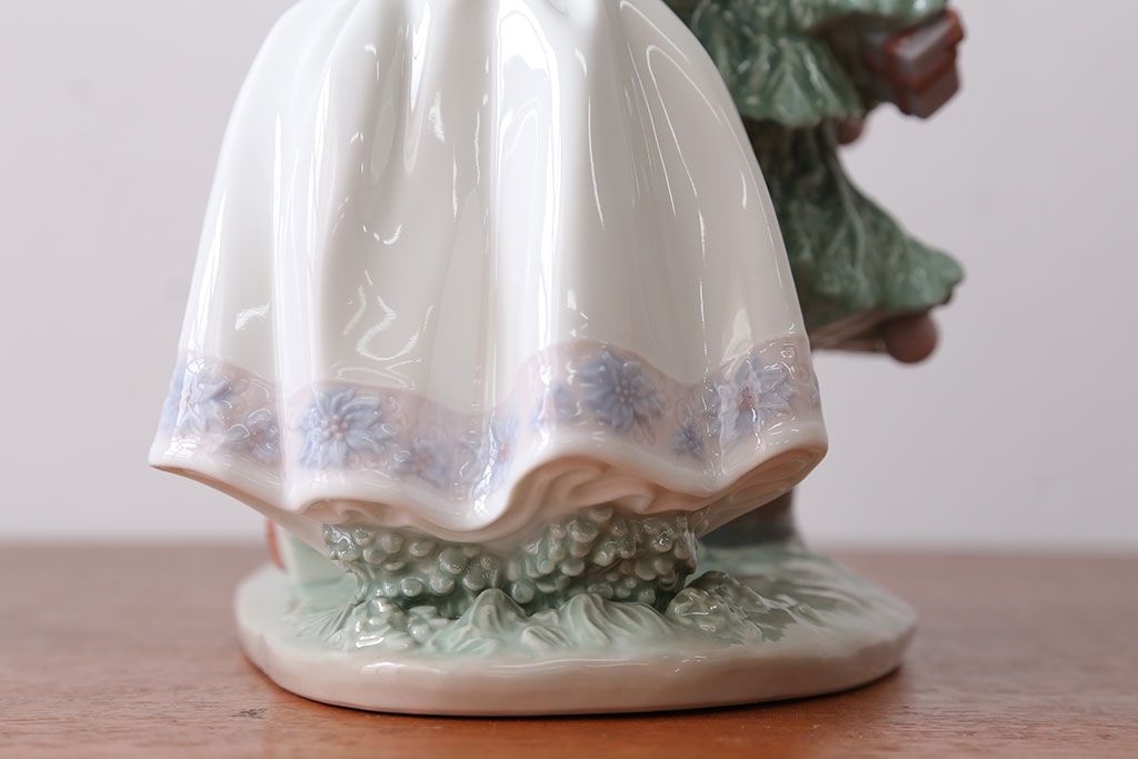 アンティーク雑貨　美品・リヤドロ(LLADRO)クリスマスツリーを飾ろう・箱付き(定価約15万円)