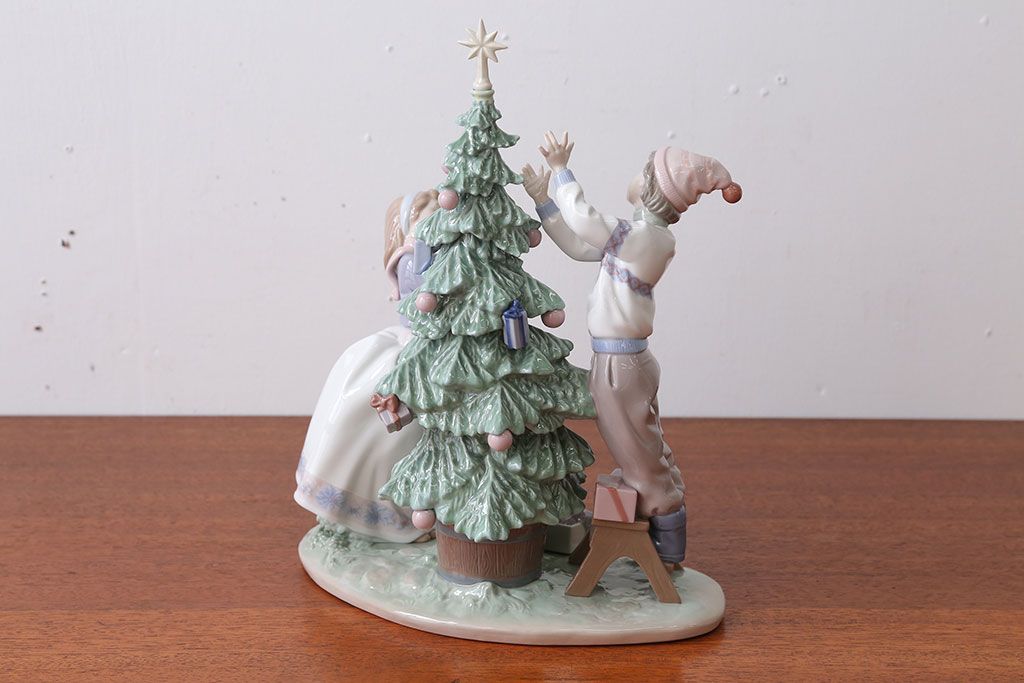 アンティーク雑貨　美品・リヤドロ(LLADRO)クリスマスツリーを飾ろう・箱付き(定価約15万円)