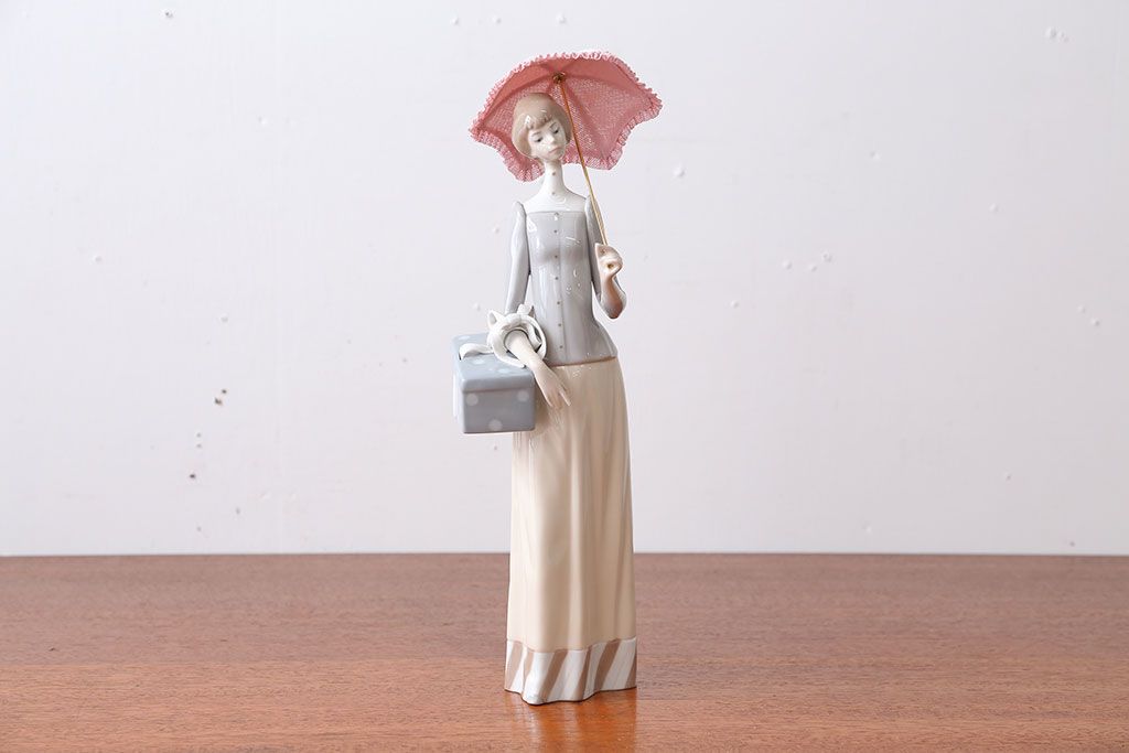 アンティーク雑貨　美品・リヤドロ(LLADRO)婦人服デザイナー・箱付き