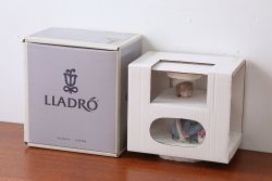 アンティーク雑貨　美品・リヤドロ(LLADRO)・花を摘む少女・箱付き