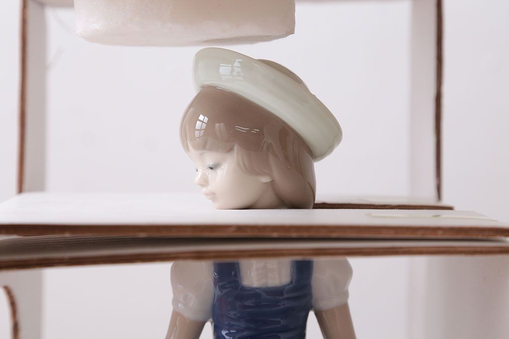 アンティーク雑貨　美品・リヤドロ(LLADRO)・花を摘む少女・箱付き