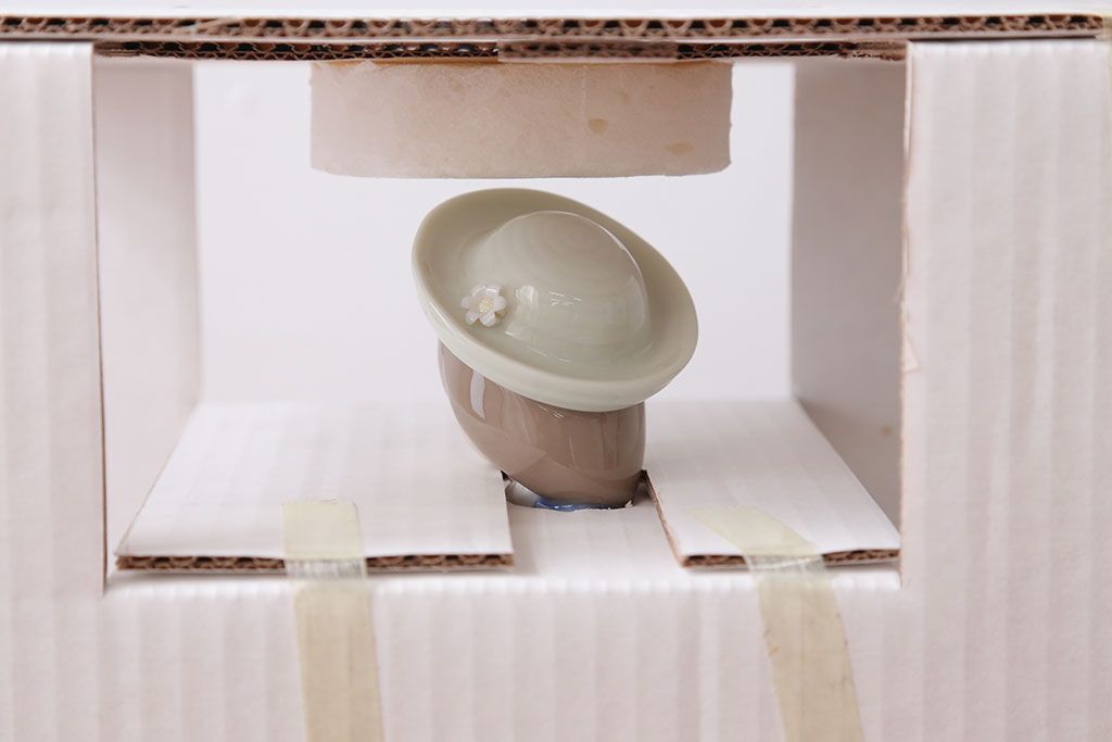 アンティーク雑貨　美品・リヤドロ(LLADRO)・花を摘む少女・箱付き
