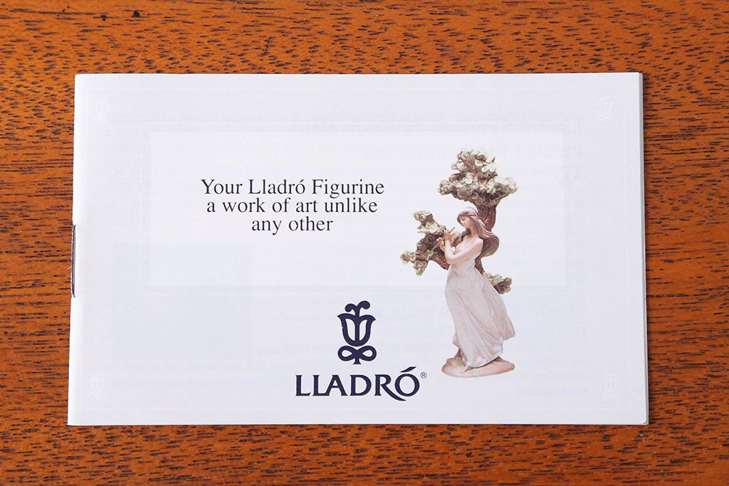 アンティーク雑貨　美品・リヤドロ(LLADRO)・花を摘む少女・箱付き