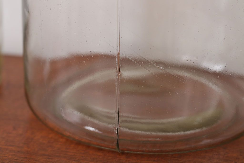 アンティーク雑貨　昭和レトロ　古いアンティークガラス瓶(ビン)2個セット