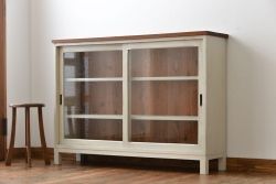 アンティーク家具　アンティークペイント　気泡ガラス入り!脚付きキャビネット