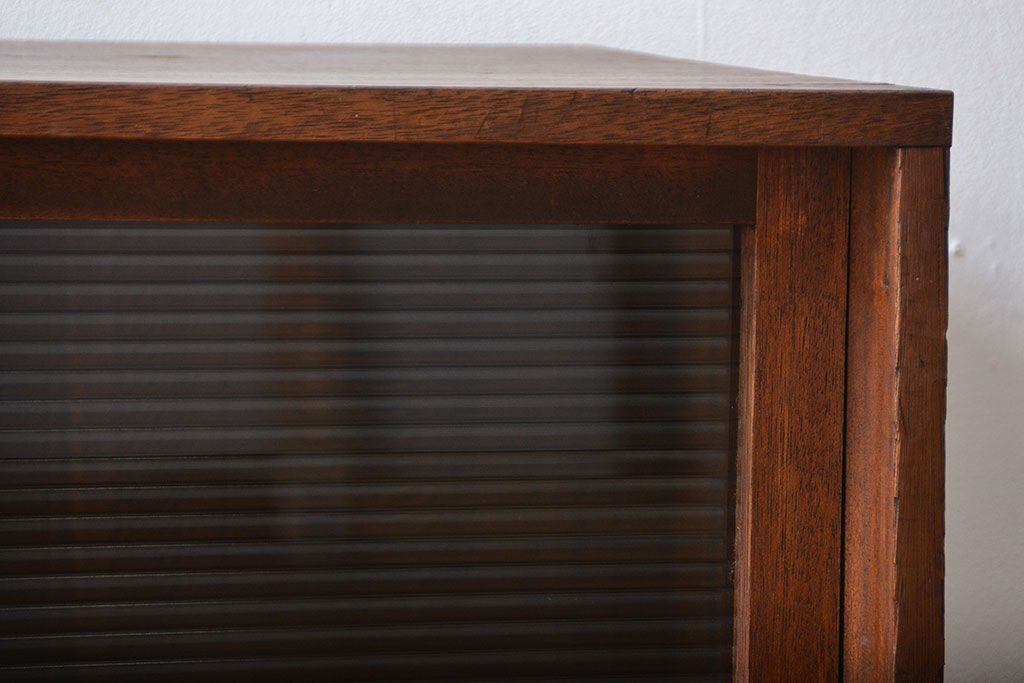 レトロ家具　昭和レトロ　モールガラス入り!4枚引き戸のアンティーク収納棚