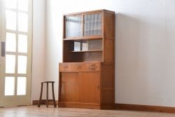 レトロ家具　昭和レトロ　モールガラス入り!古い木製のアンティーク食器棚(カップボード)