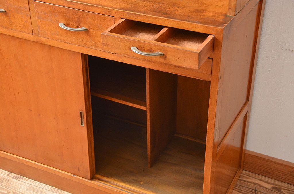 レトロ家具　昭和レトロ　モールガラス入り!古い木製のアンティーク食器棚(カップボード)
