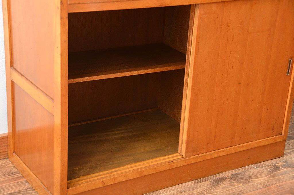 レトロ家具　昭和レトロ　モールガラス入り!古い木製のアンティーク食器棚(カップボード)